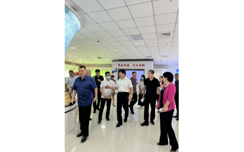 唐山市政協(xié)副主席、黨組成員董學(xué)忠一行來我公司調(diào)研視察